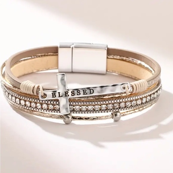Chic faux leather bracelet with rhinestone sparkles - Picture 2 of 6